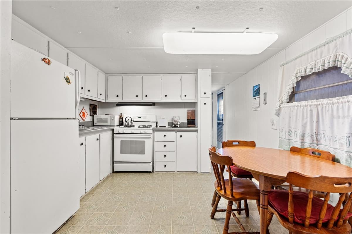 2400 SAN MIGUEL AVENUE — photo 13 of 25