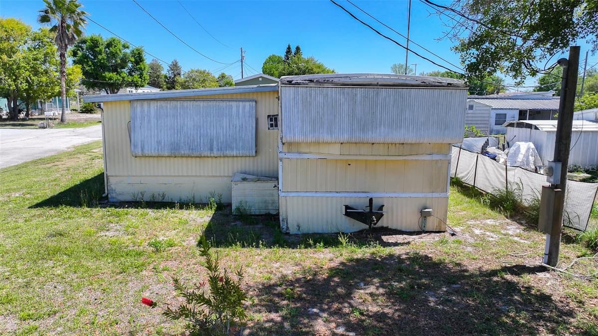2400 SAN MIGUEL AVENUE — photo 5 of 25