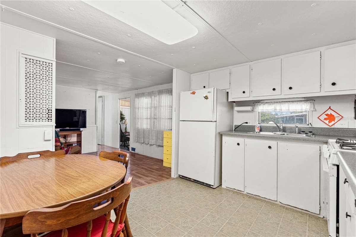 2400 SAN MIGUEL AVENUE — photo 15 of 25