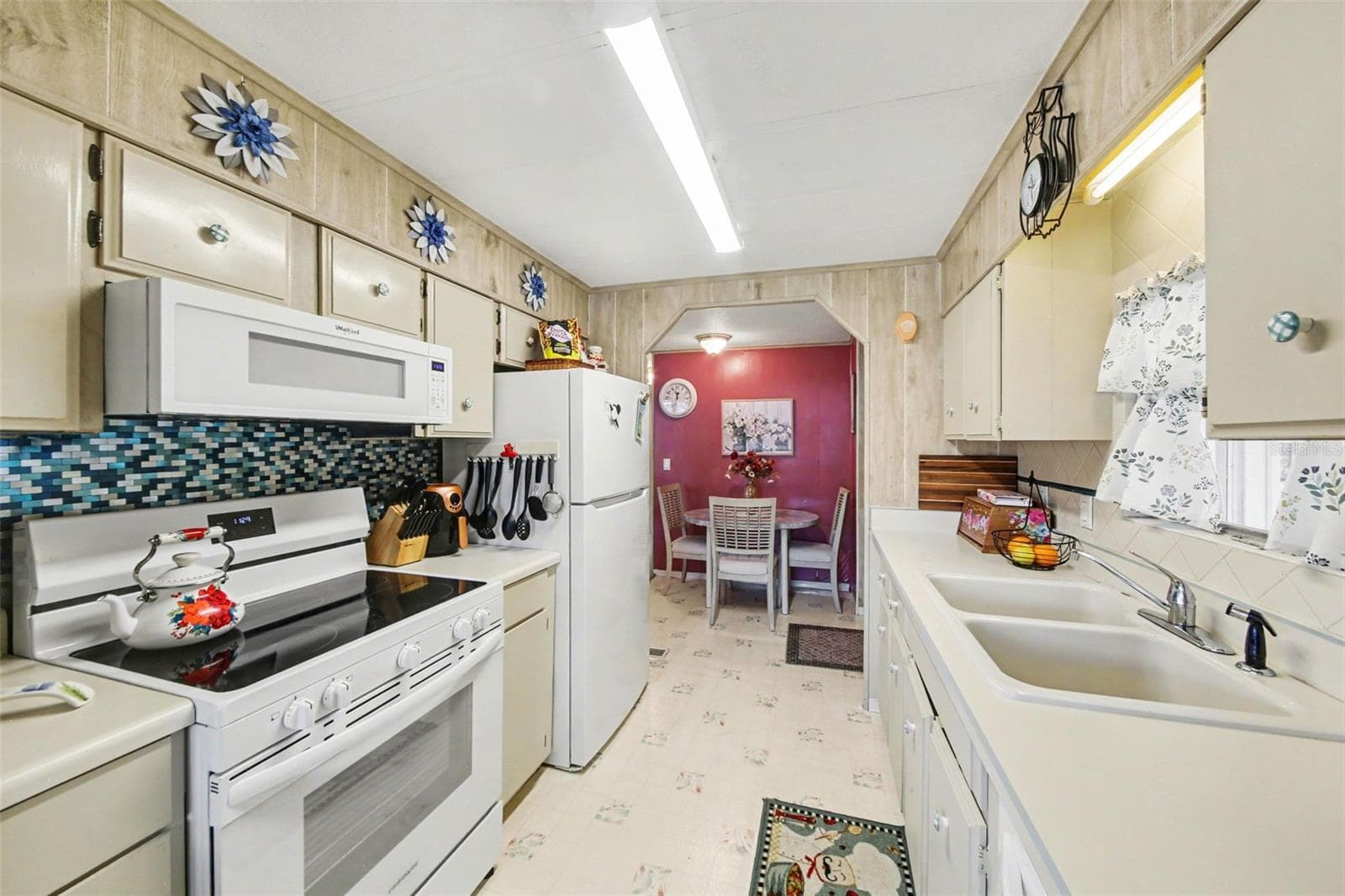 732 DOVE AVENUE — photo 8 of 23