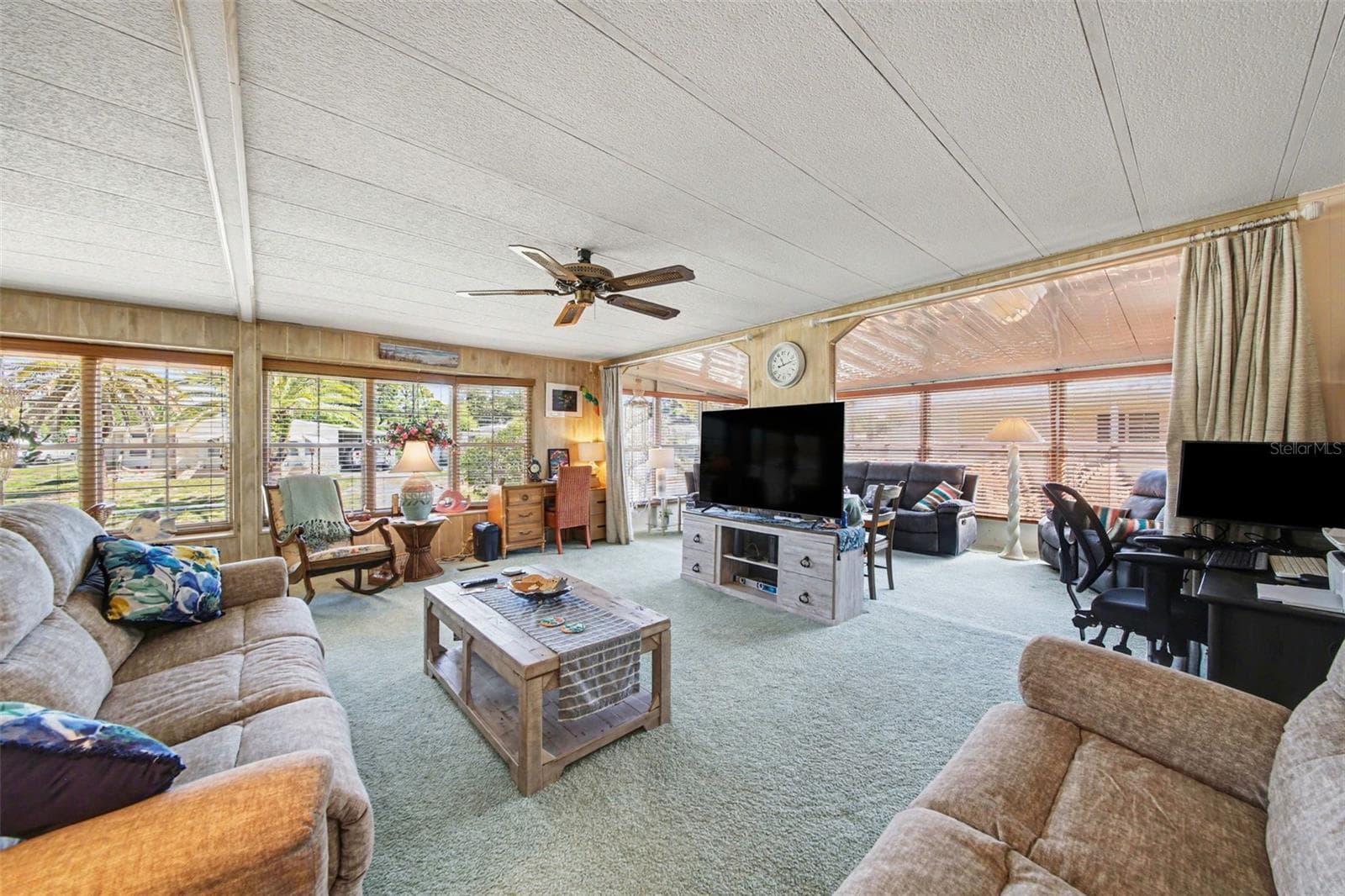 732 DOVE AVENUE — photo 3 of 23