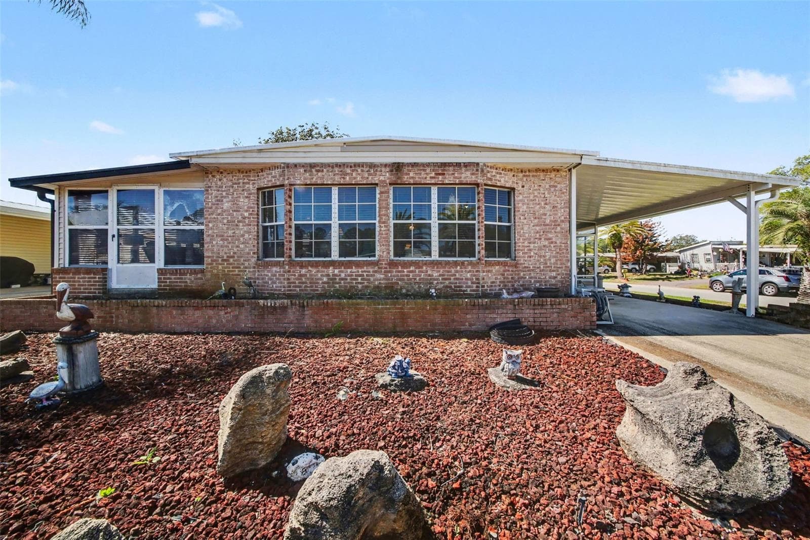 732 DOVE AVENUE