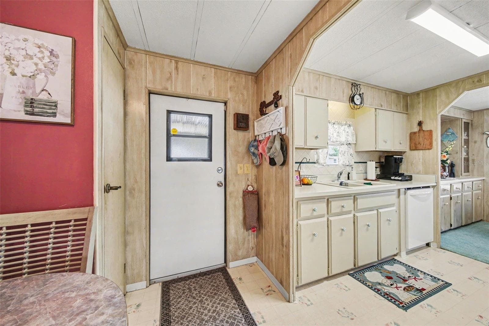 732 DOVE AVENUE — photo 7 of 23