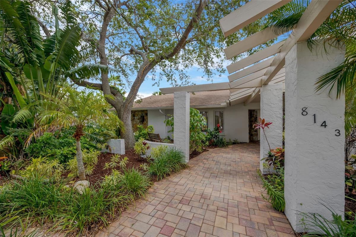 8143 CHANNEL DRIVE — photo 11 of 72