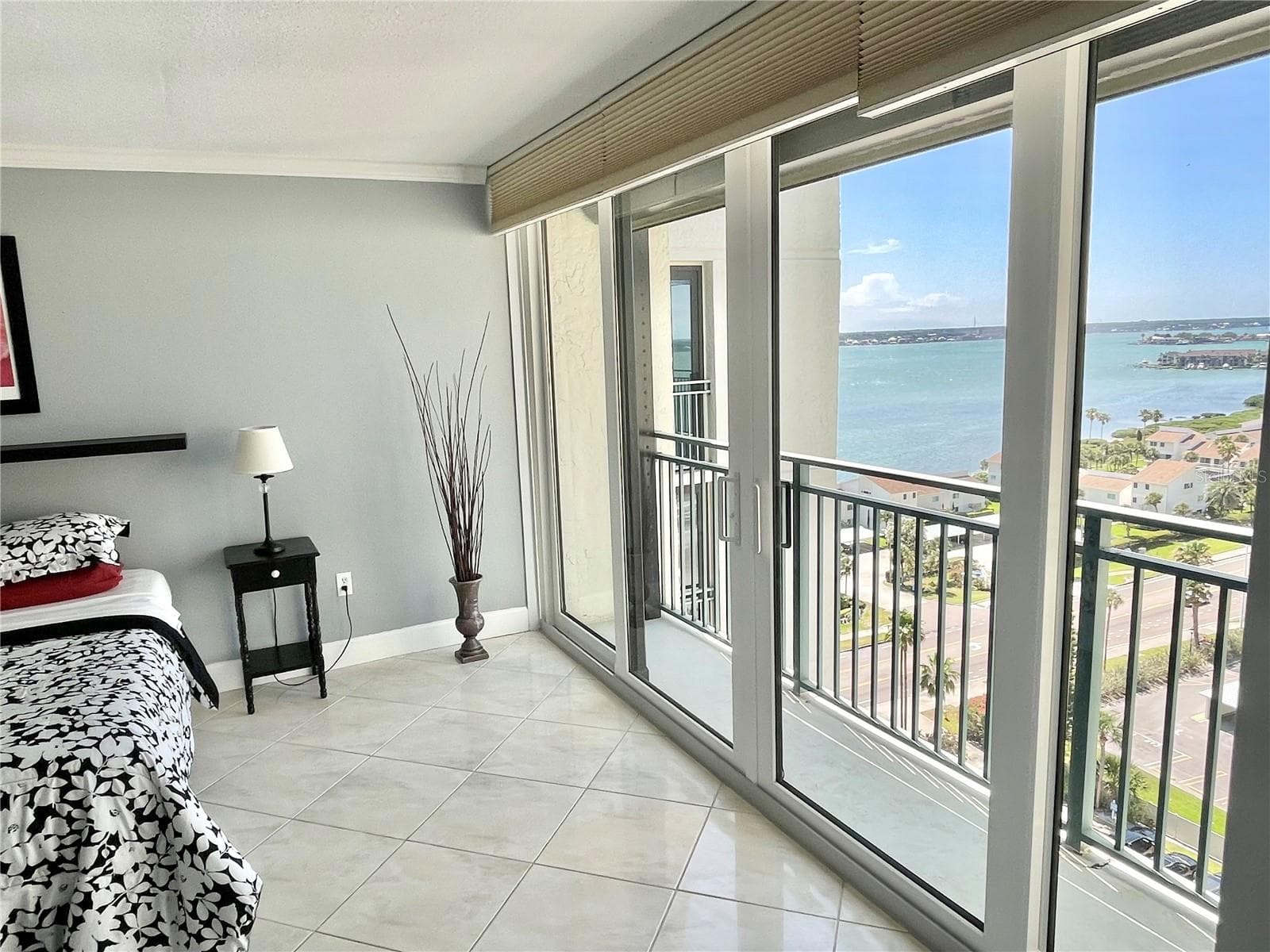 1390 GULF BOULEVARD — photo 20 of 60
