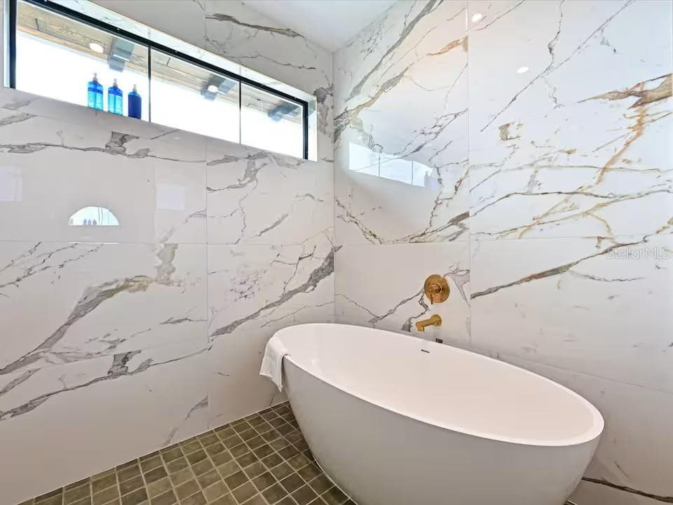 2209 AVENUE B — photo 17 of 43