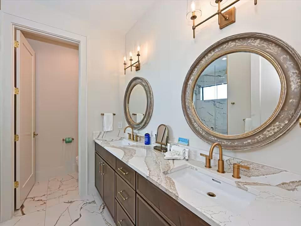2209 AVENUE B — photo 16 of 43