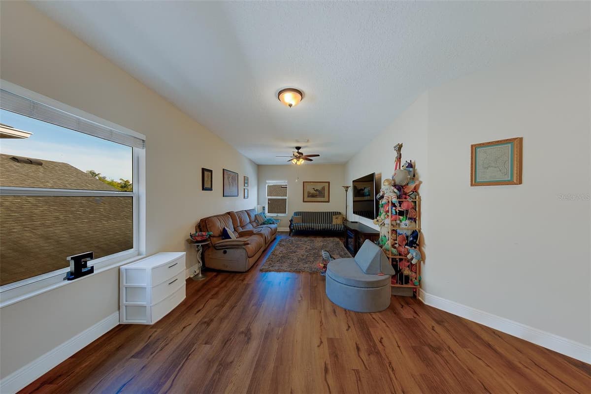 7405 70TH AVENUE — photo 38 of 76