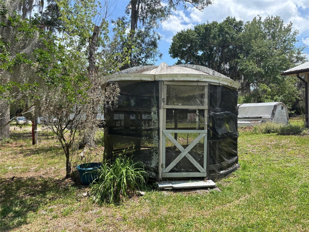 333 RIVIERA DRIVE — photo 16 of 22