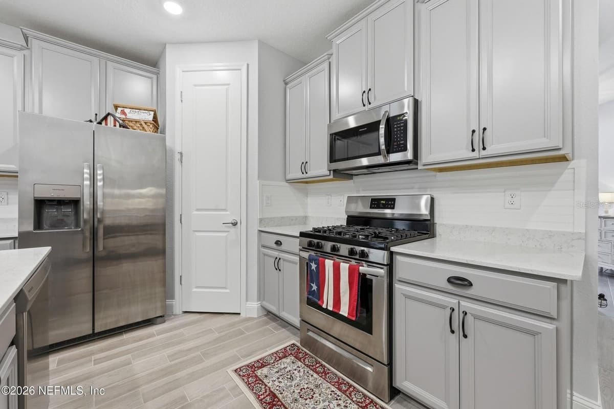 312 STILLWATER BOULEVARD — photo 7 of 53