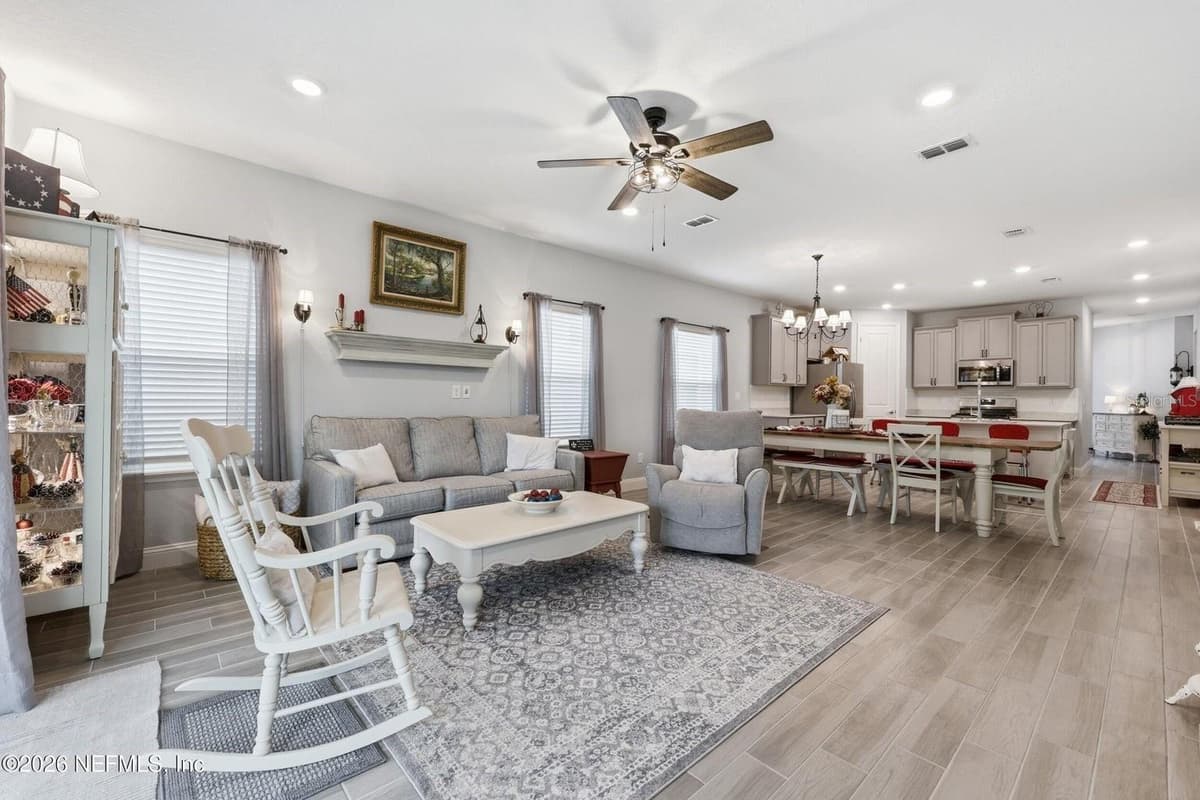 312 STILLWATER BOULEVARD — photo 18 of 53