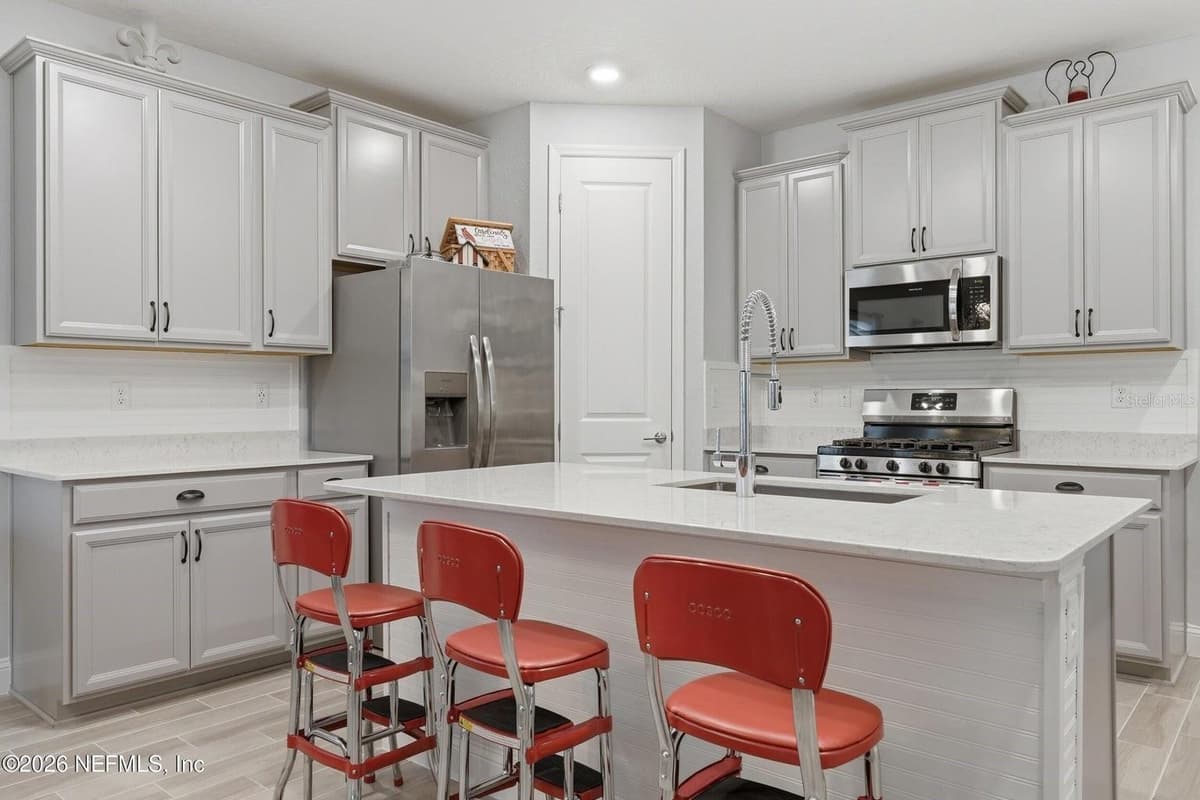 312 STILLWATER BOULEVARD — photo 8 of 53