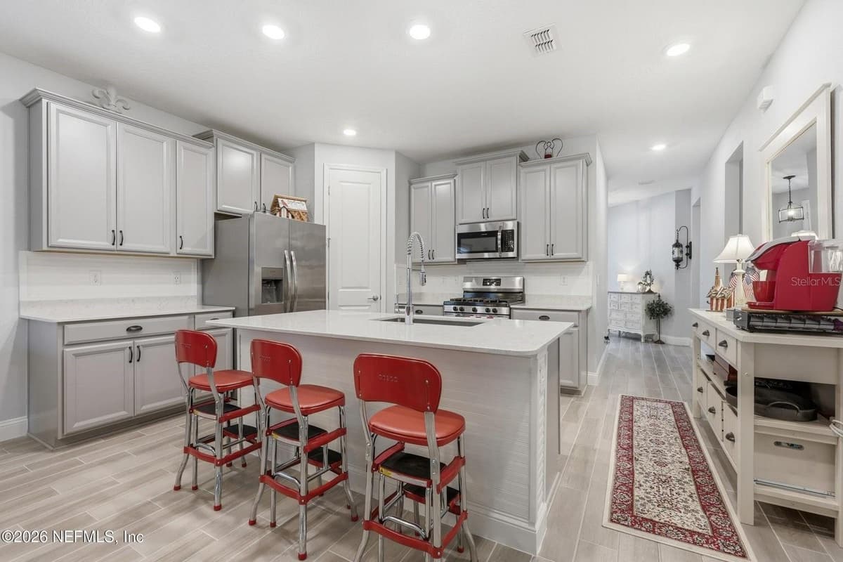 312 STILLWATER BOULEVARD — photo 9 of 53