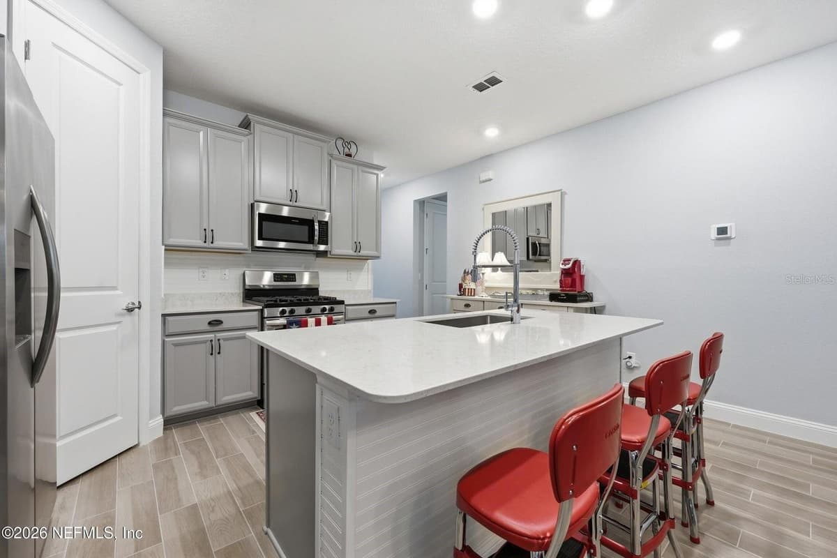 312 STILLWATER BOULEVARD — photo 10 of 53