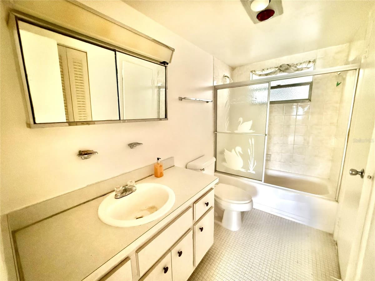 15600 7TH AVENUE — photo 14 of 27
