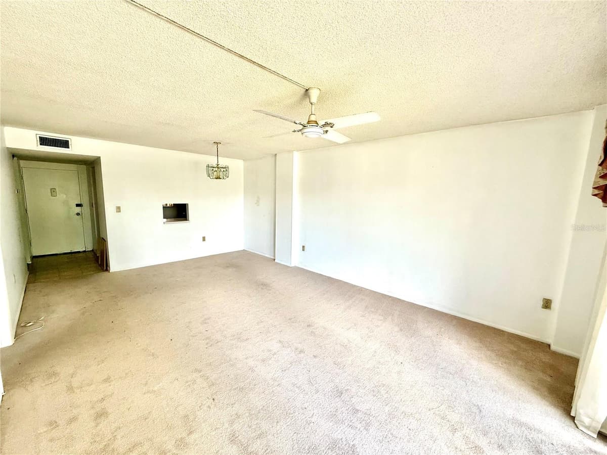 15600 7TH AVENUE — photo 10 of 27