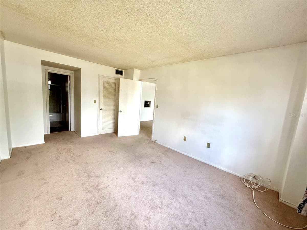 15600 7TH AVENUE — photo 7 of 27