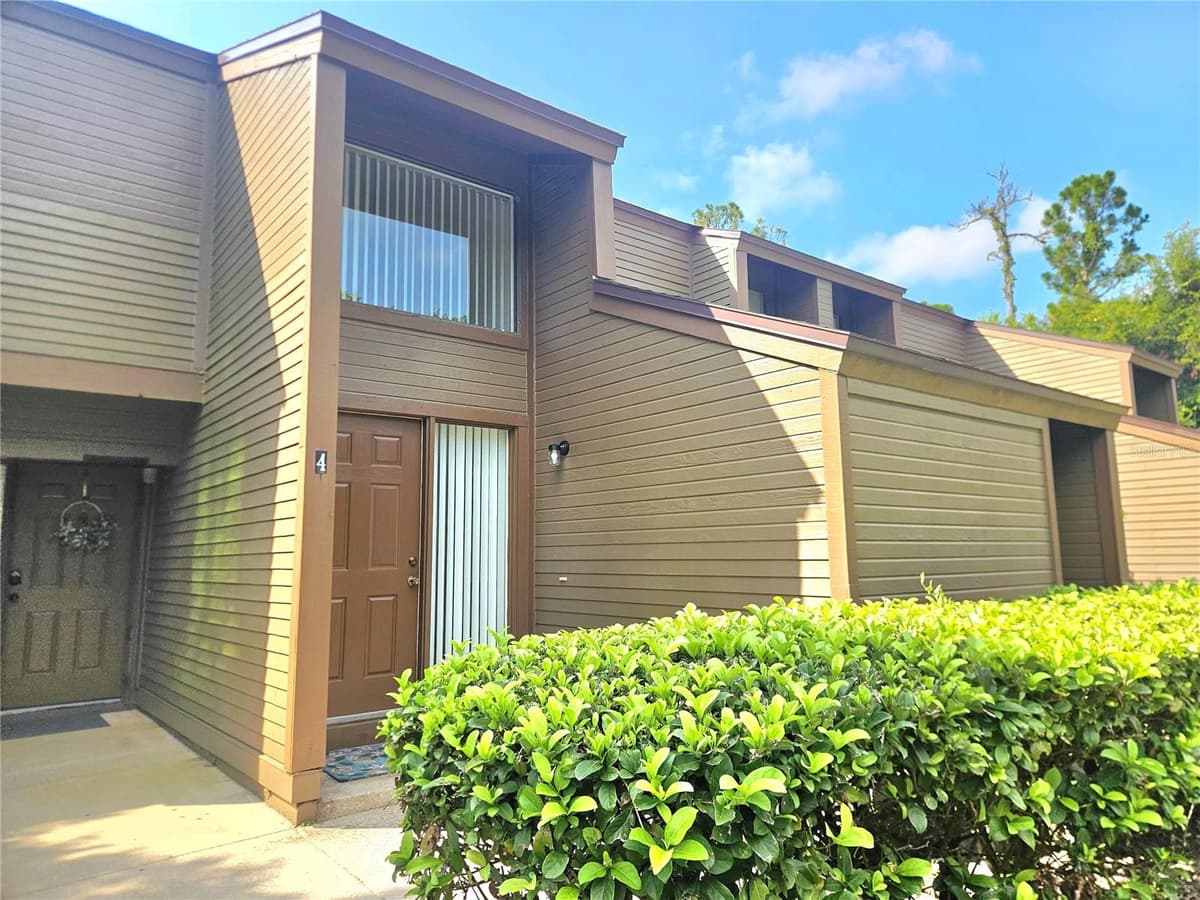 4 SHERBURY COURT — photo 4 of 53
