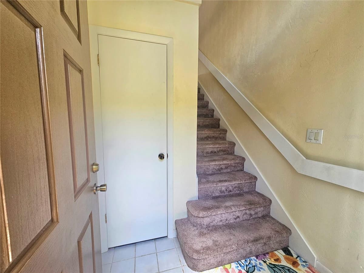 4 SHERBURY COURT — photo 8 of 53