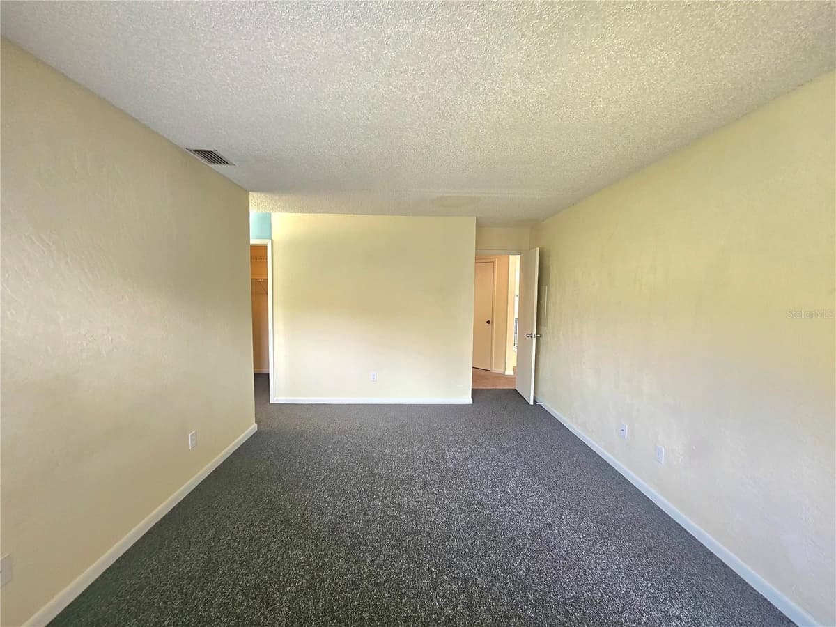 4 SHERBURY COURT — photo 36 of 53