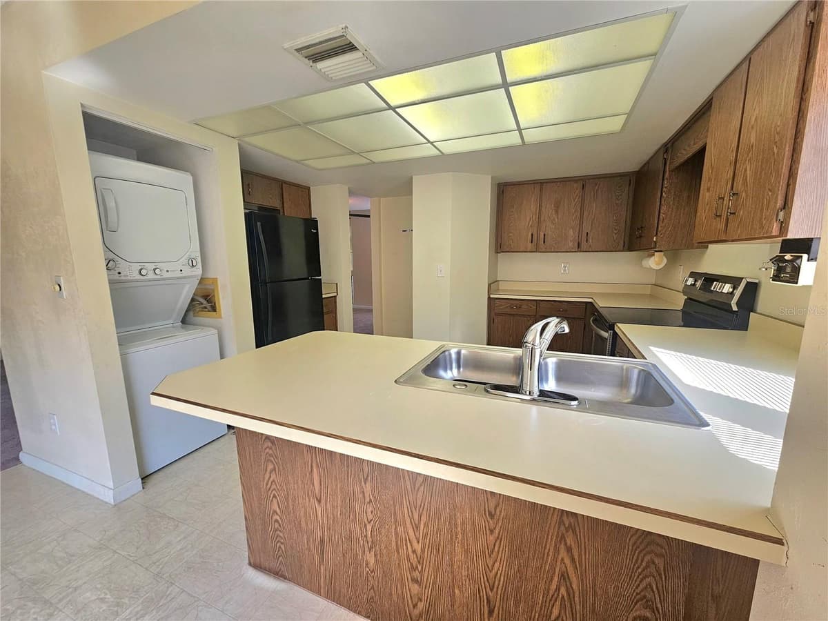 4 SHERBURY COURT — photo 19 of 53
