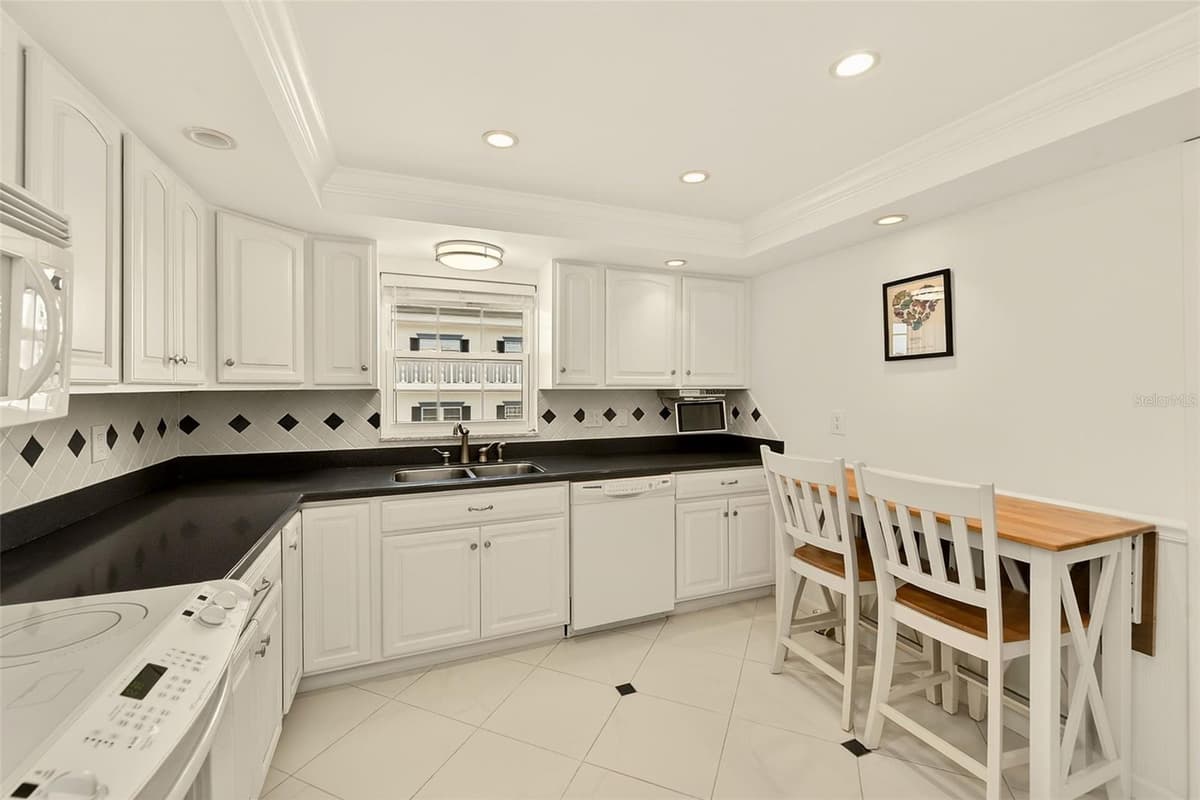 131 BLUFF VIEW DRIVE — photo 14 of 53
