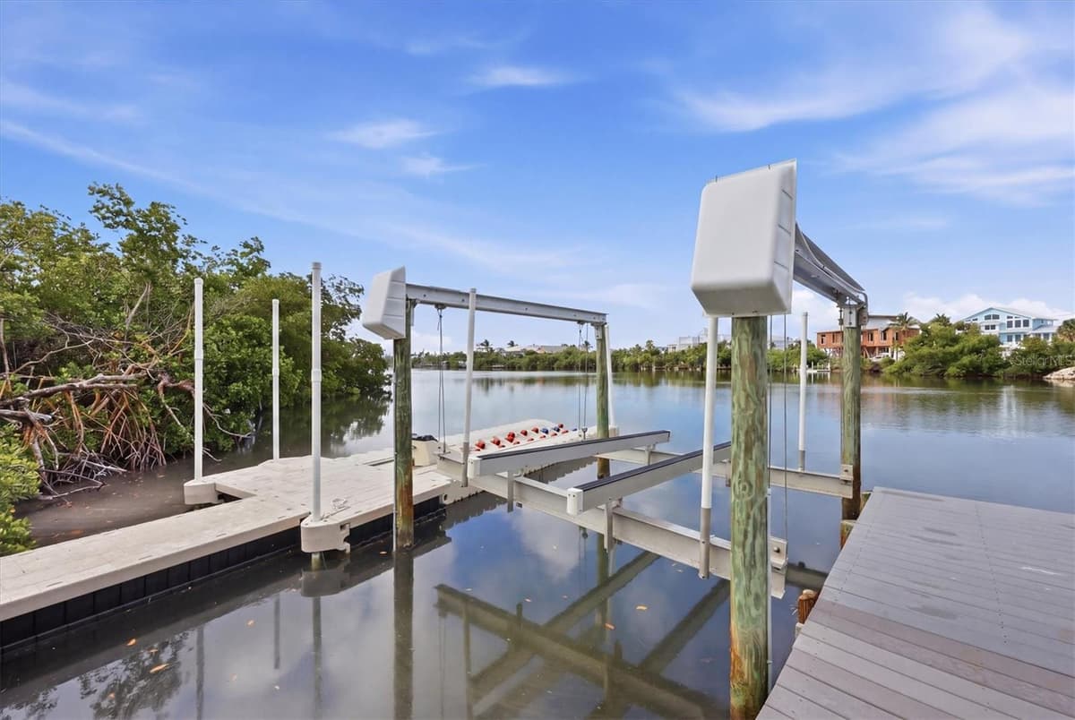 21 BOCILLA DRIVE — photo 10 of 56