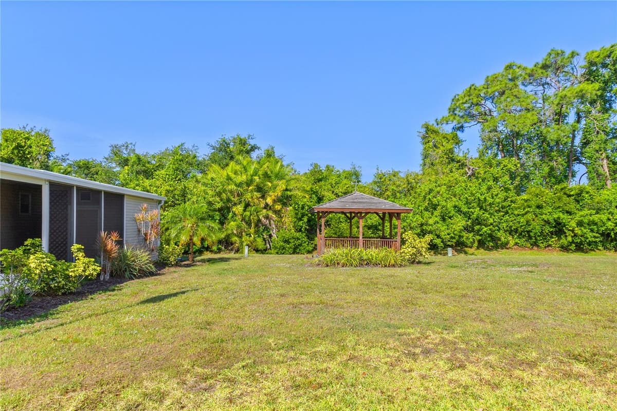 320 TROPIC DRIVE — photo 30 of 37
