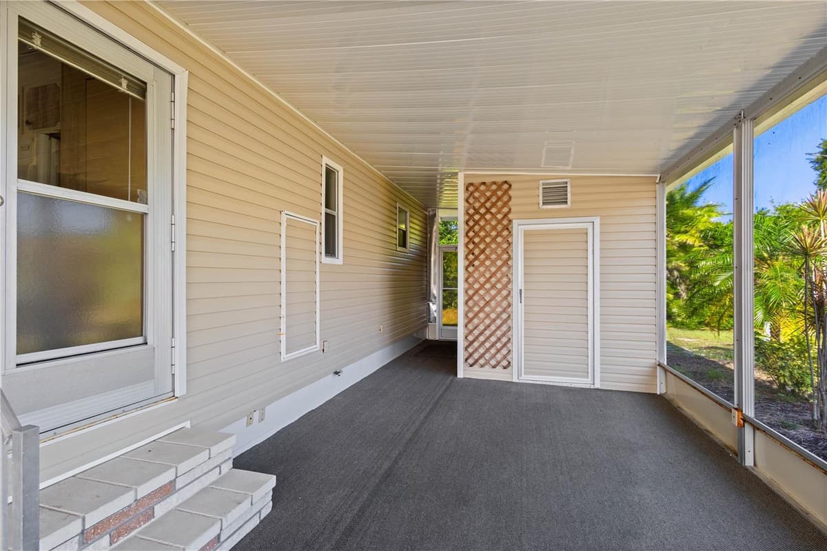 320 TROPIC DRIVE — photo 5 of 37