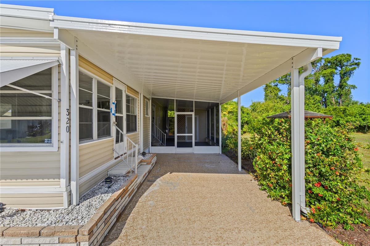 320 TROPIC DRIVE — photo 4 of 37