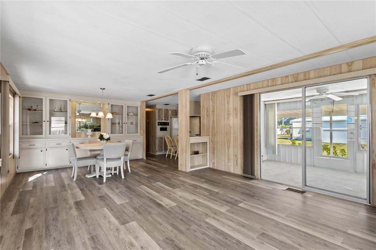 320 TROPIC DRIVE — photo 11 of 37