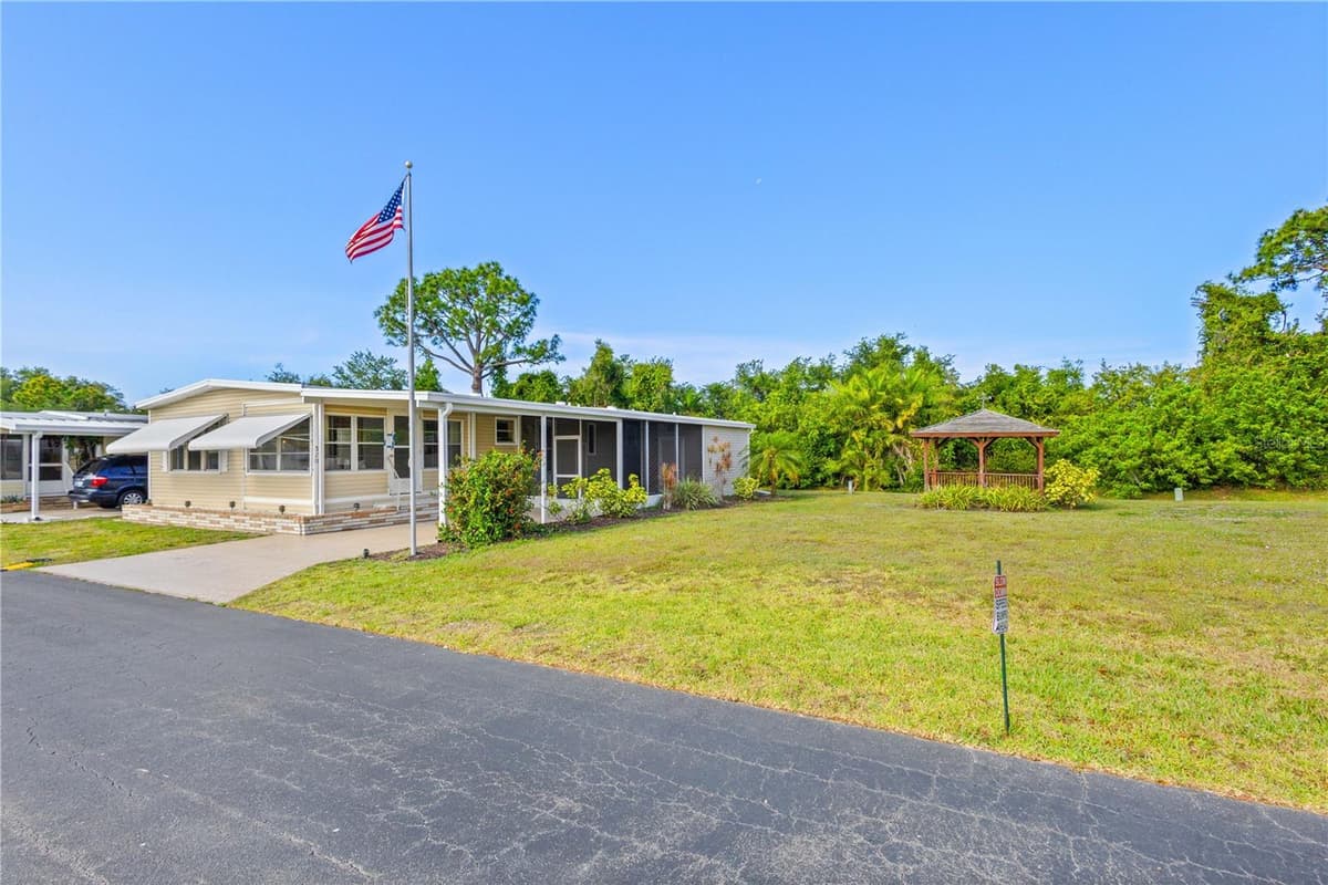 320 TROPIC DRIVE — photo 1 of 37