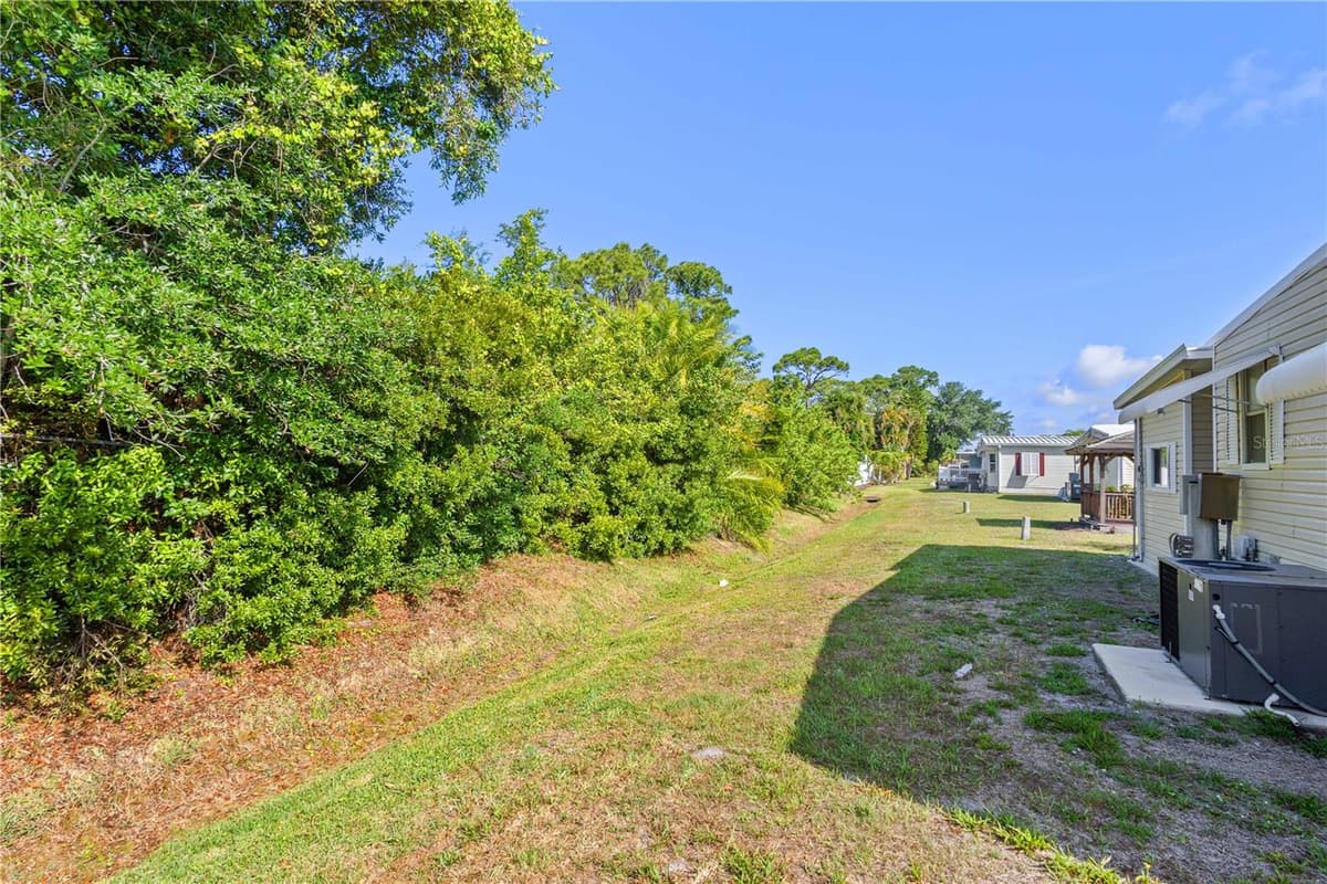 320 TROPIC DRIVE — photo 29 of 37