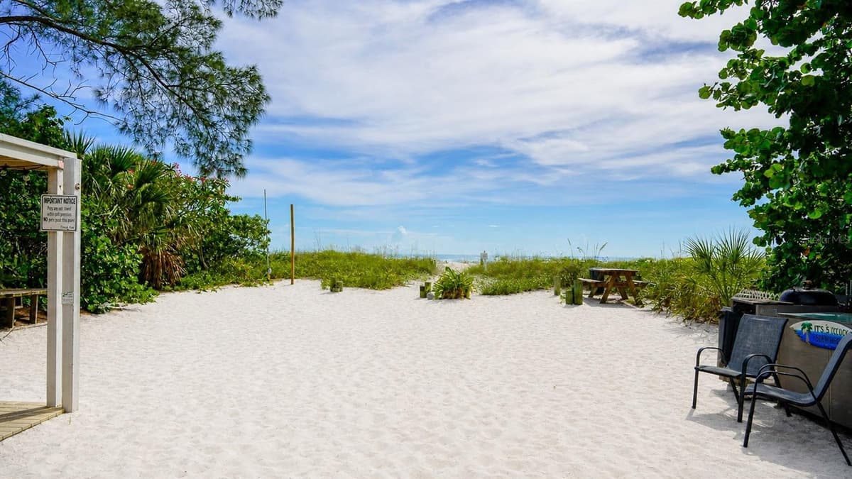 10200 GULF BOULEVARD — photo 7 of 21