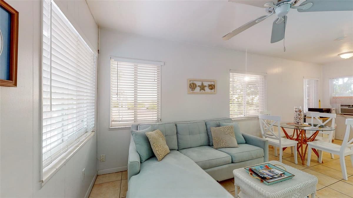 10200 GULF BOULEVARD — photo 11 of 21