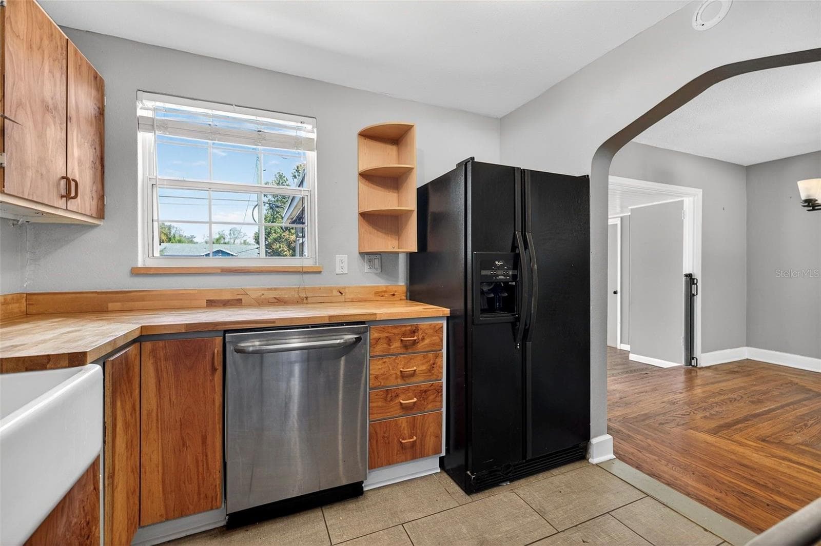 4925 2ND AVENUE — photo 9 of 40