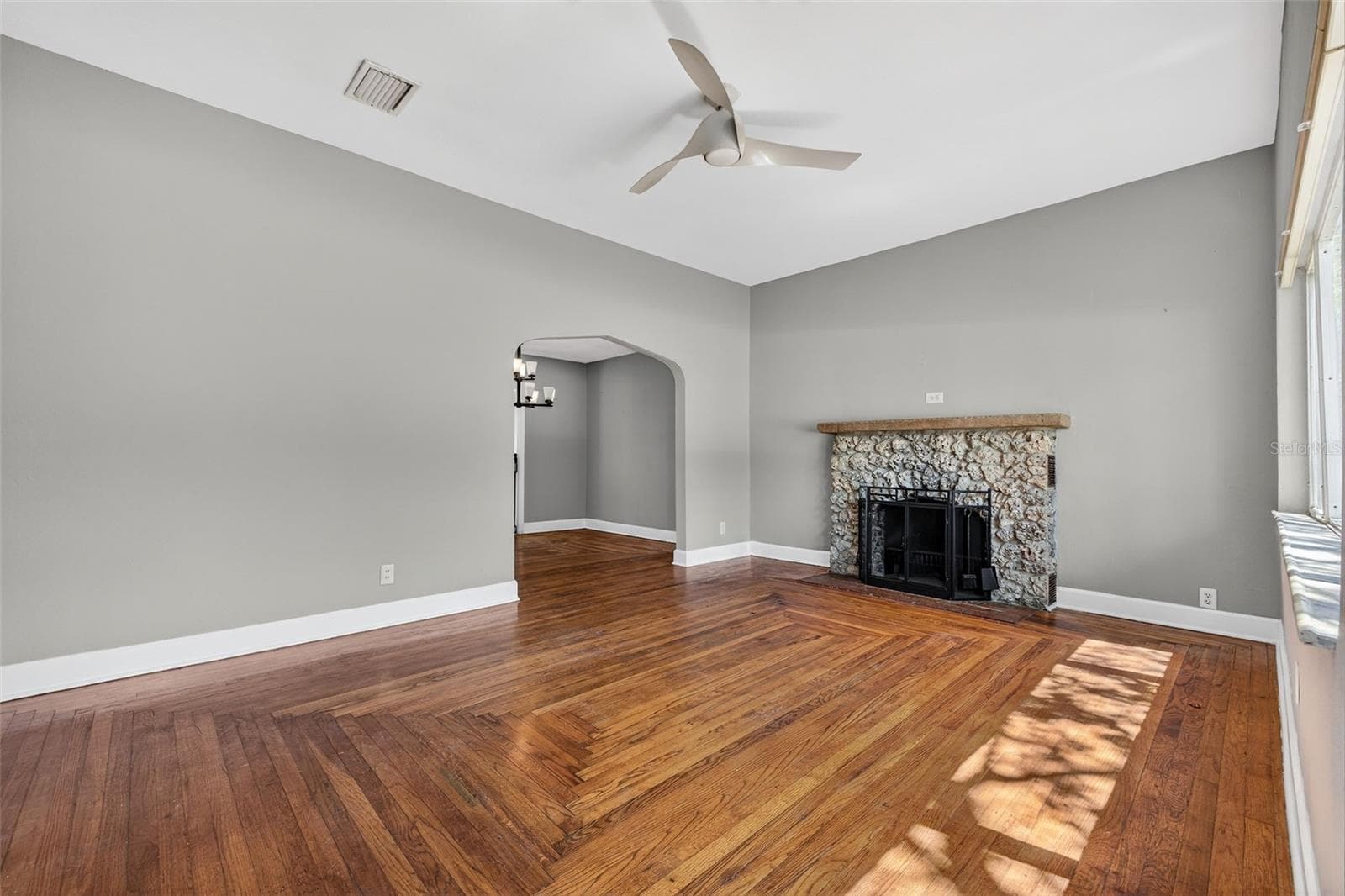 4925 2ND AVENUE — photo 4 of 40