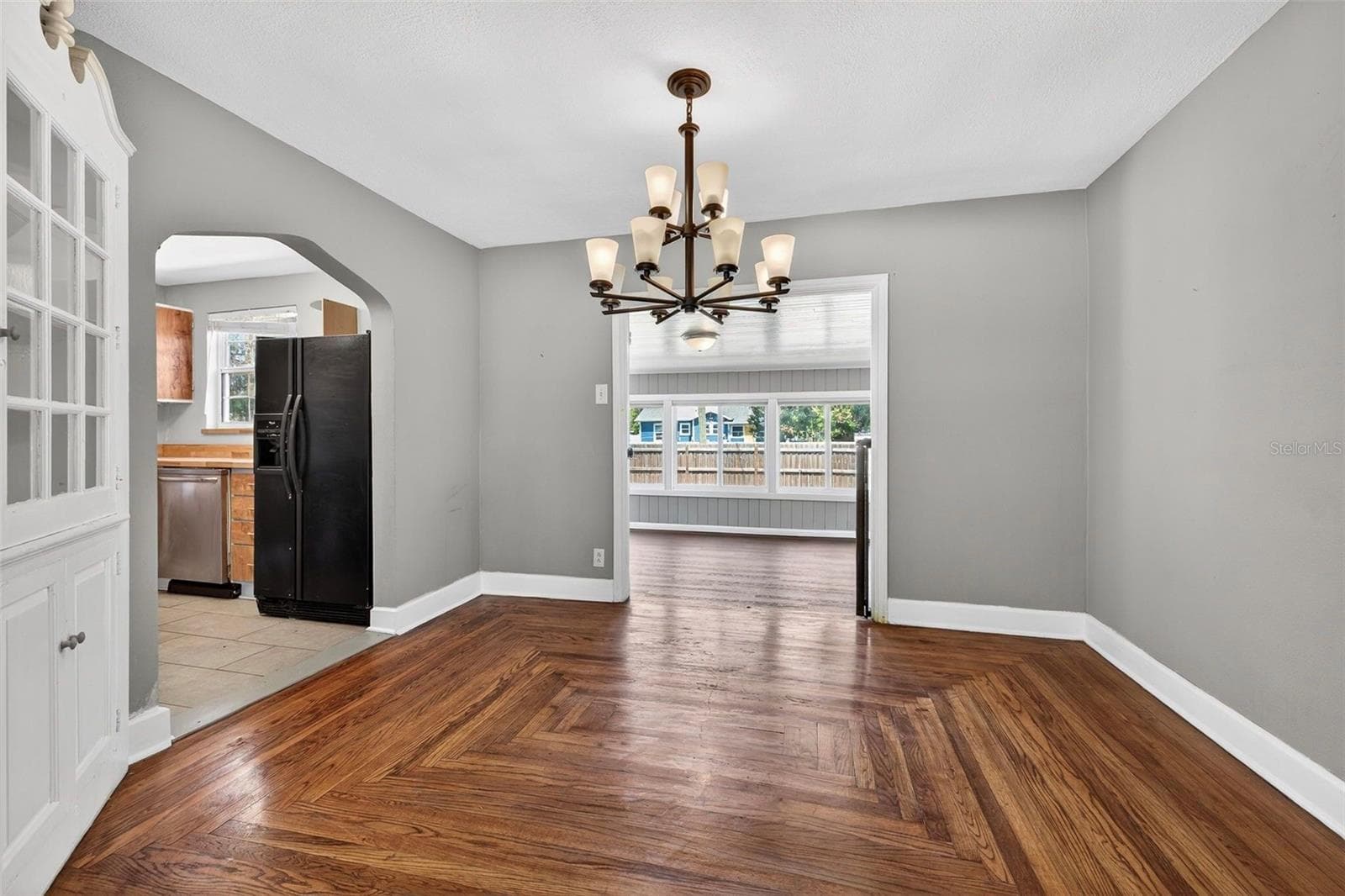 4925 2ND AVENUE — photo 7 of 40