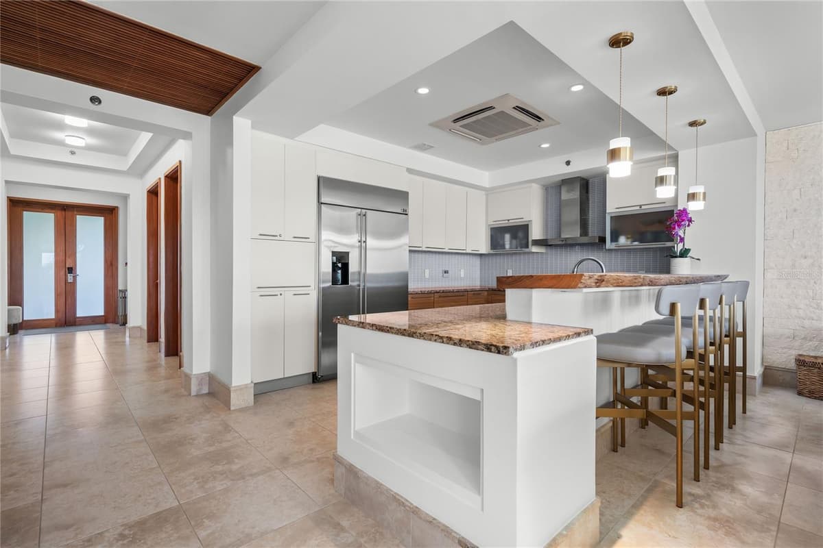 500 PLANTATION VILLAGE DRIVE — photo 5 of 37