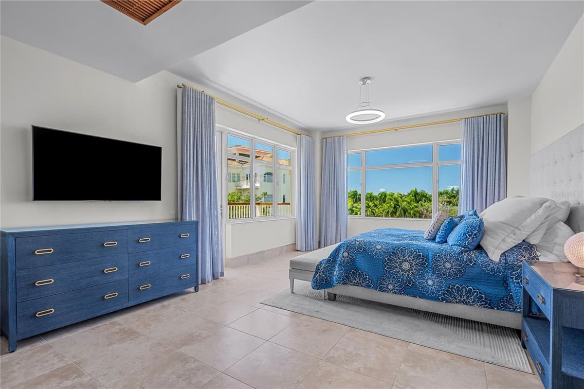 500 PLANTATION VILLAGE DRIVE — photo 17 of 37