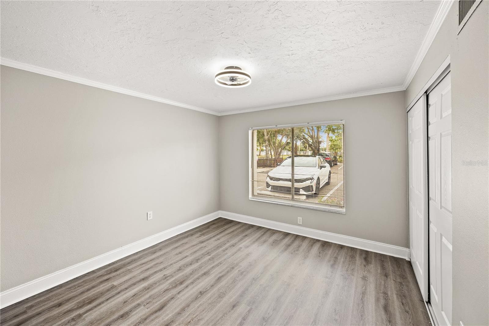 2717 HIDDEN LAKE BOULEVARD — photo 12 of 21