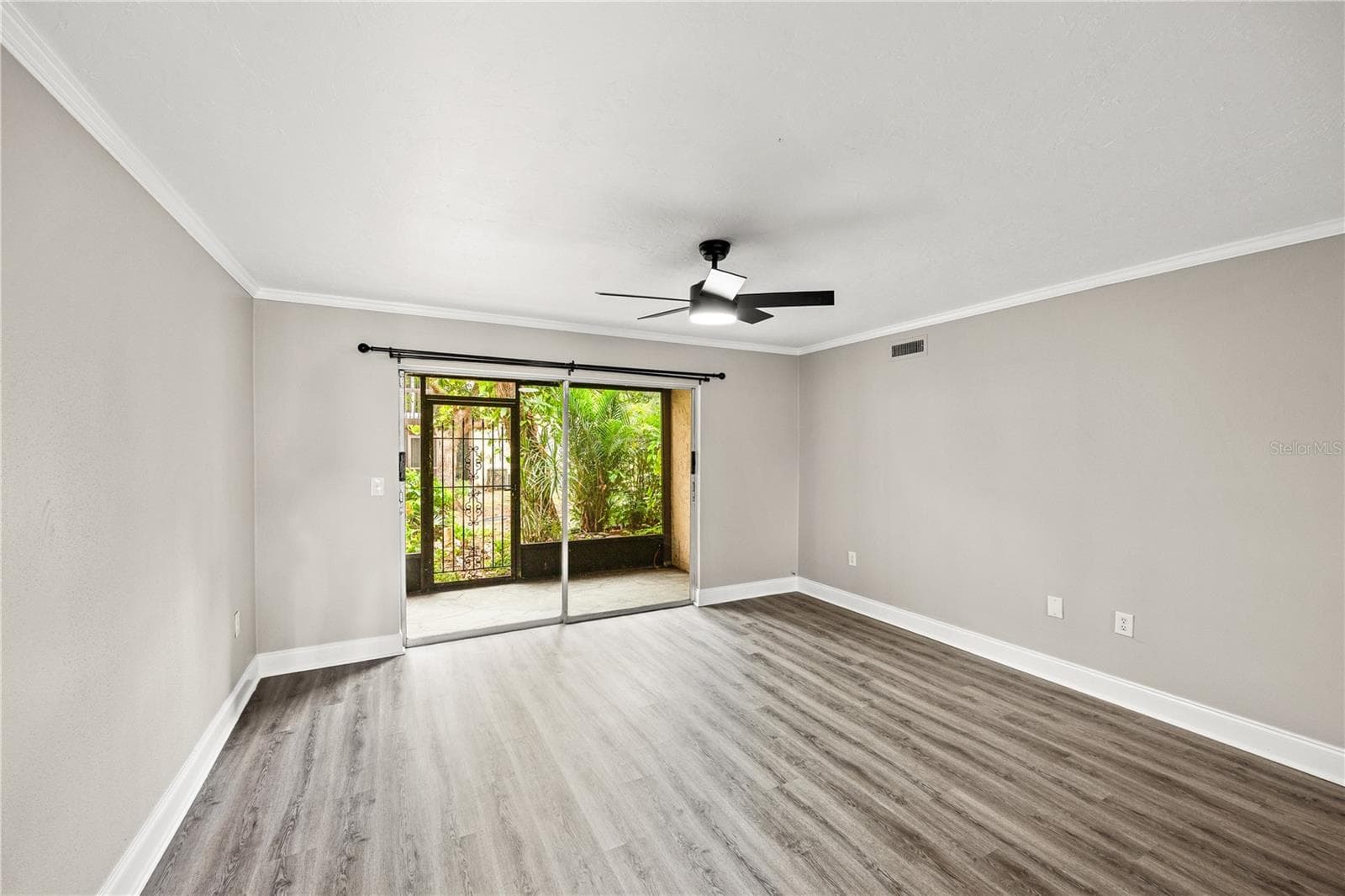 2717 HIDDEN LAKE BOULEVARD — photo 4 of 21