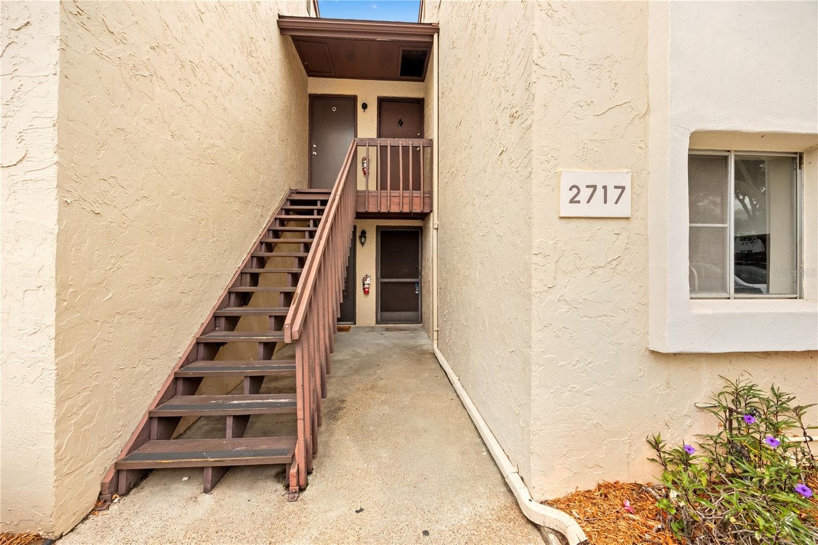 2717 HIDDEN LAKE BOULEVARD — photo 1 of 21