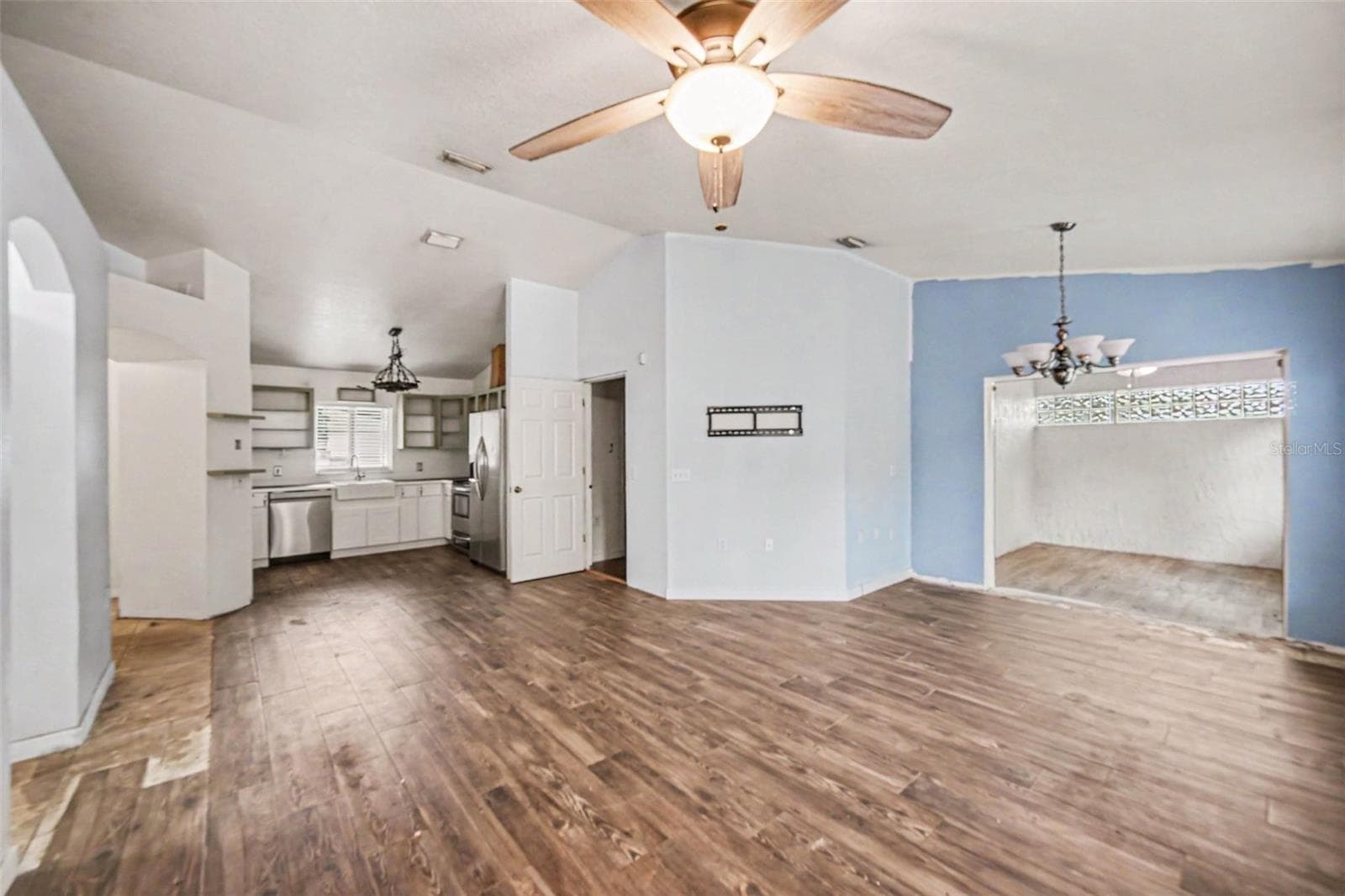 890 DELAND AVENUE — photo 12 of 28