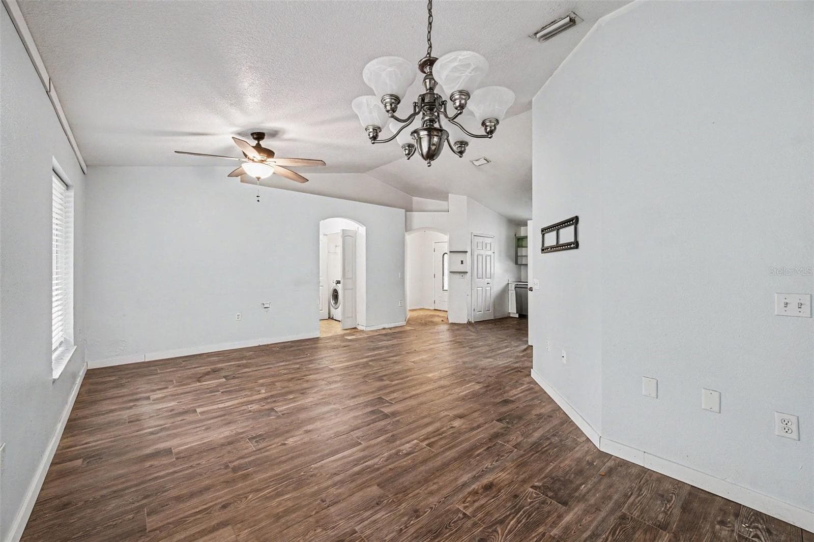 890 DELAND AVENUE — photo 10 of 28