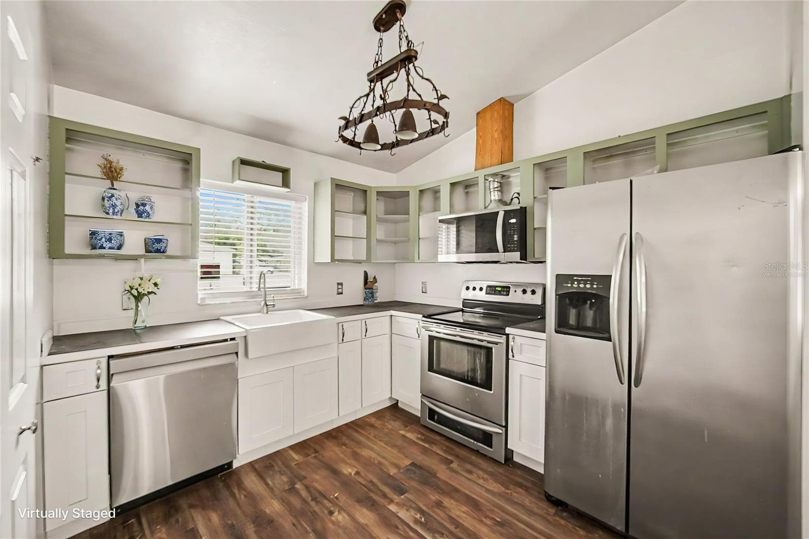 890 DELAND AVENUE — photo 4 of 28