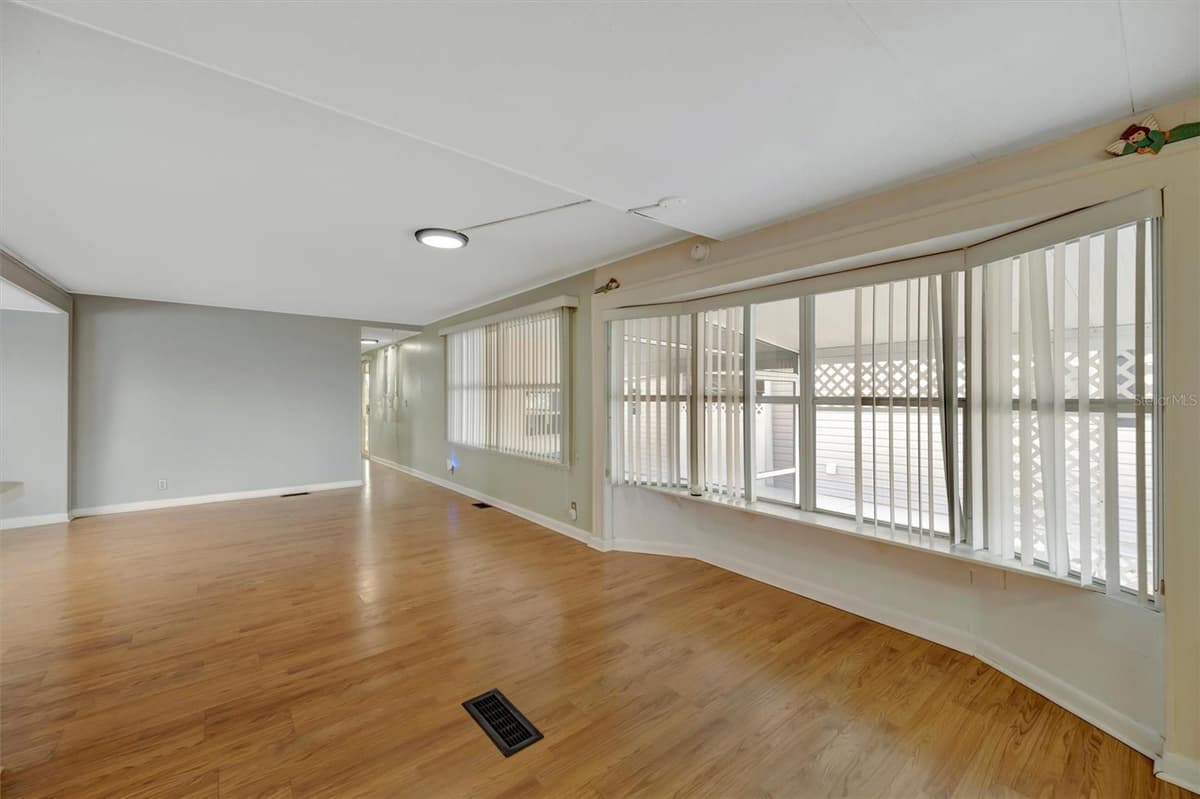 162 SAINT THOMAS CIRCLE — photo 14 of 26