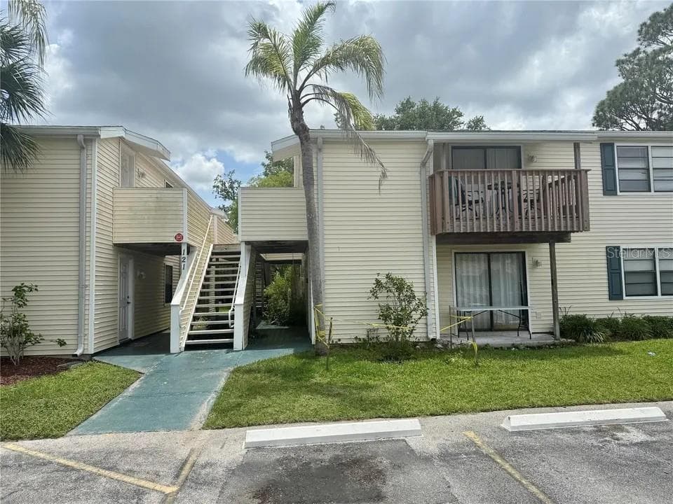 121 LOBLOLLY COURT