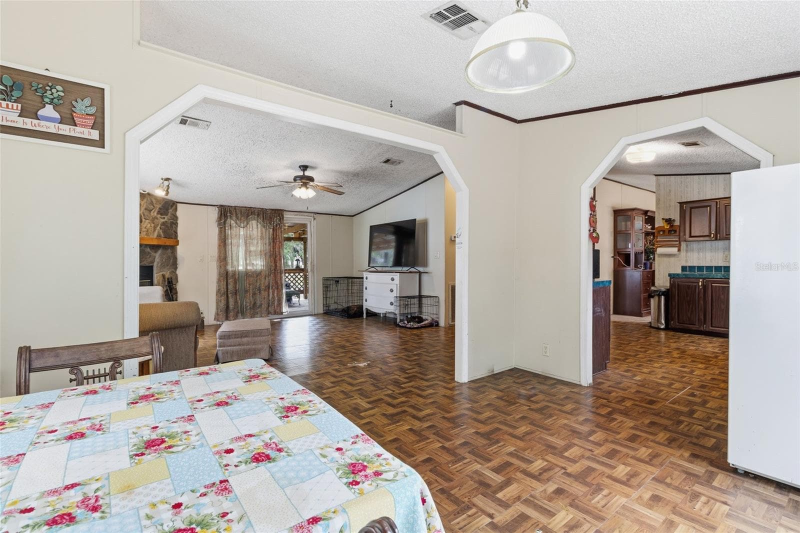 8186 WINDSONG STREET — photo 23 of 67