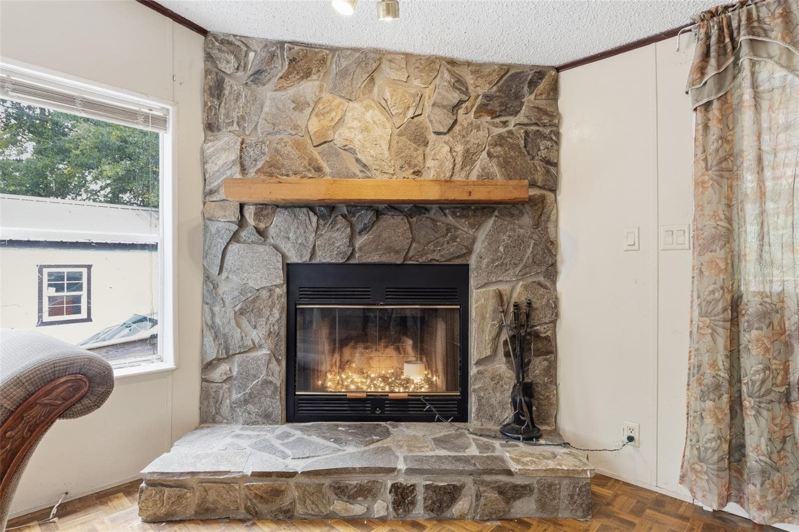 8186 WINDSONG STREET — photo 19 of 67